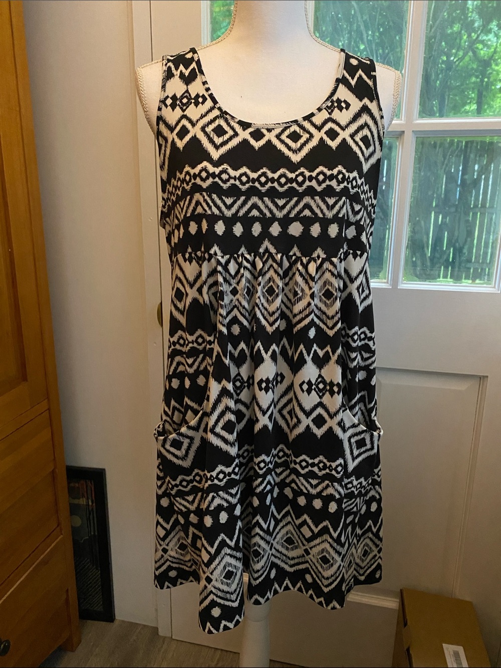 Sleeveless Black and White Geometric Mini Dress